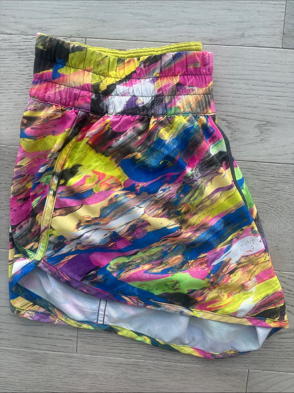 Lululemon Tracker Shorts Midrise 4” Inseam Catalyst Multi Size 10 W7AQQS - Picture 11 of 11